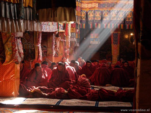 Monniken in het Ganden klooster